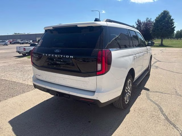 2025 White Metallic Ford Expedition Active 4X4 SUV