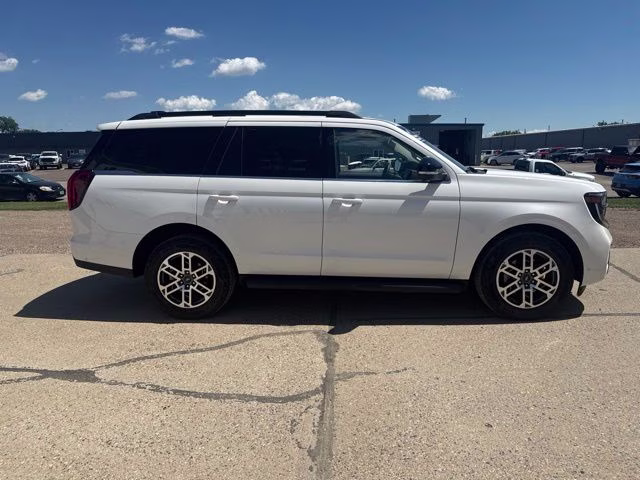 2025 White Metallic Ford Expedition Active 4X4 SUV