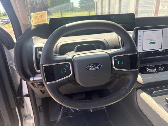 2025 White Metallic Ford Expedition Active 4X4 SUV
