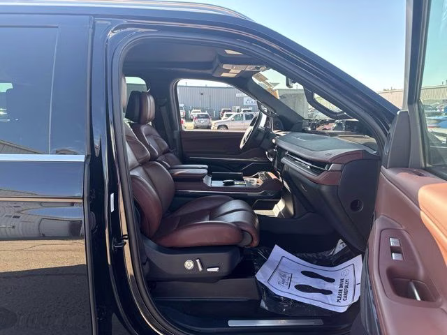 2025 Black Metallic Lincoln Navigator L Reserve 4X4 SUV
