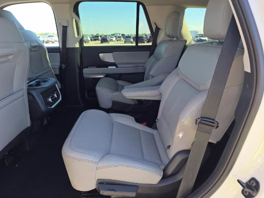 2025 White Metallic Ford Expedition Active 4X4 SUV
