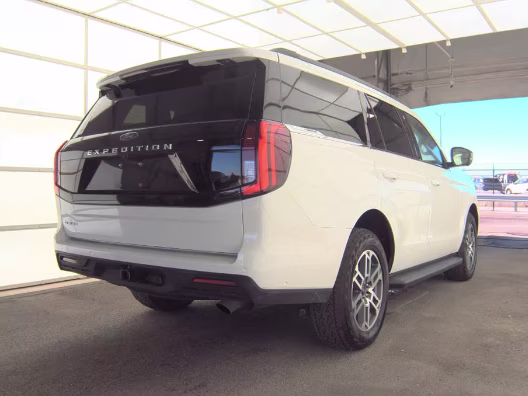 2025 White Metallic Ford Expedition Active 4X4 SUV