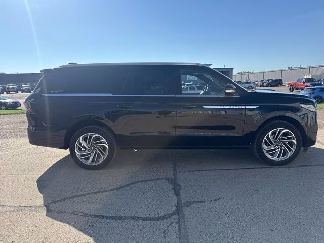 2025 Black Metallic Lincoln Navigator L Reserve 4X4 SUV