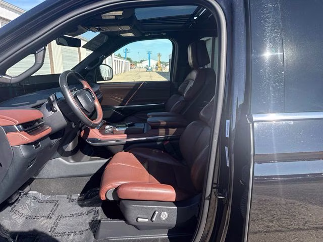 2025 Black Metallic Lincoln Navigator L Reserve 4X4 SUV