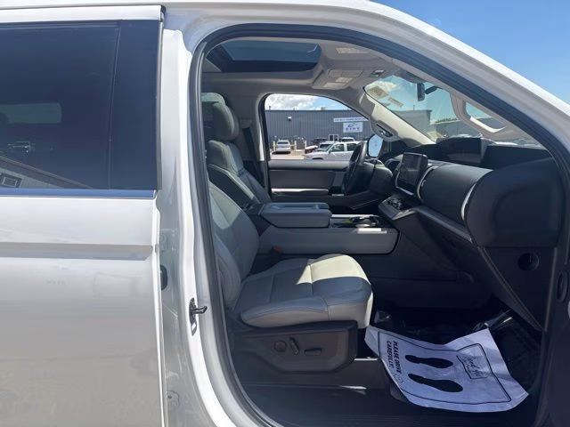2025 White Metallic Ford Expedition Active 4X4 SUV