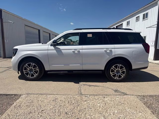 2025 White Metallic Ford Expedition Active 4X4 SUV
