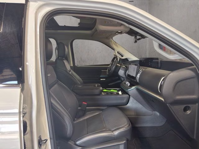 2025 Oxford White Ford Expedition Platinum 4X4 SUV