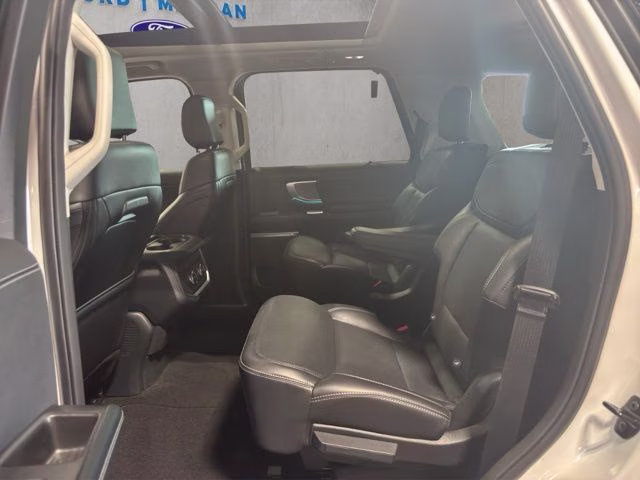 2025 Oxford White Ford Expedition Platinum 4X4 SUV