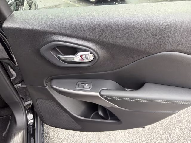 2021 Diamond Black Crystal Pearlcoat Jeep Cherokee Limited FWD SUV
