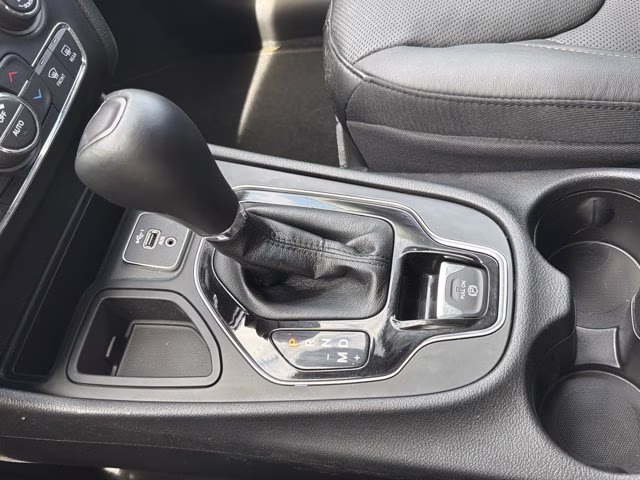 2021 Diamond Black Crystal Pearlcoat Jeep Cherokee Limited FWD SUV