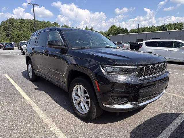 2022 Diamond Black Crystal Pearlcoat Jeep Grand Cherokee L Laredo RWD SUV