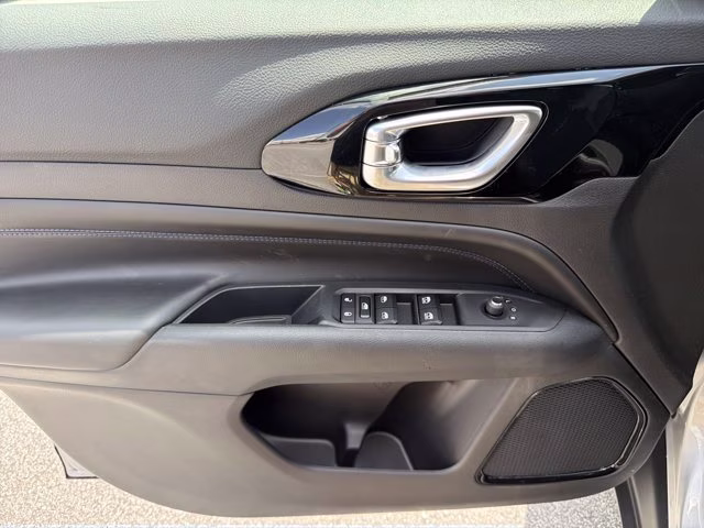2026 Silver Zynith Metallic Clearcoat Jeep Compass Latitude Altitude 4X4 SUV