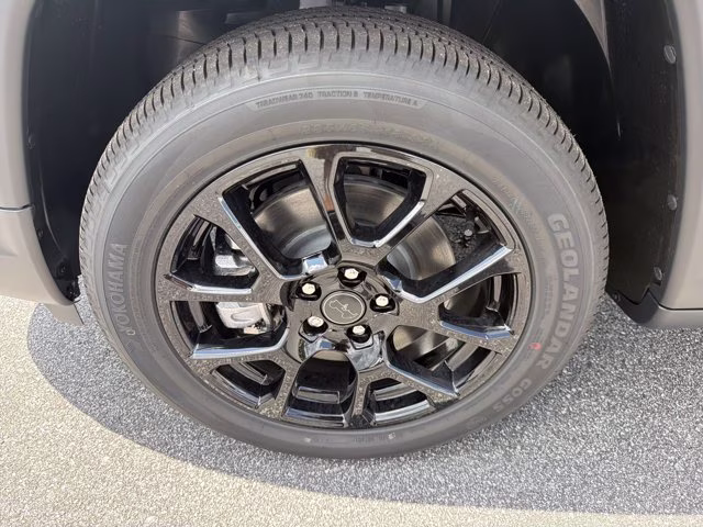 2026 Silver Zynith Metallic Clearcoat Jeep Compass Latitude Altitude 4X4 SUV