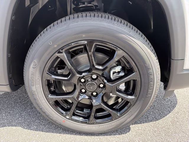 2026 Silver Zynith Metallic Clearcoat Jeep Compass Latitude Altitude 4X4 SUV