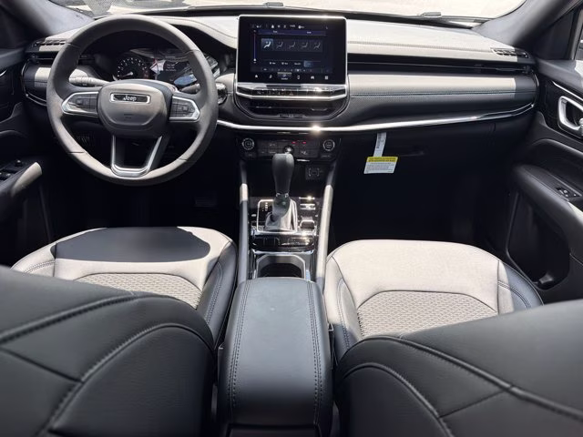 2026 Silver Zynith Metallic Clearcoat Jeep Compass Latitude Altitude 4X4 SUV