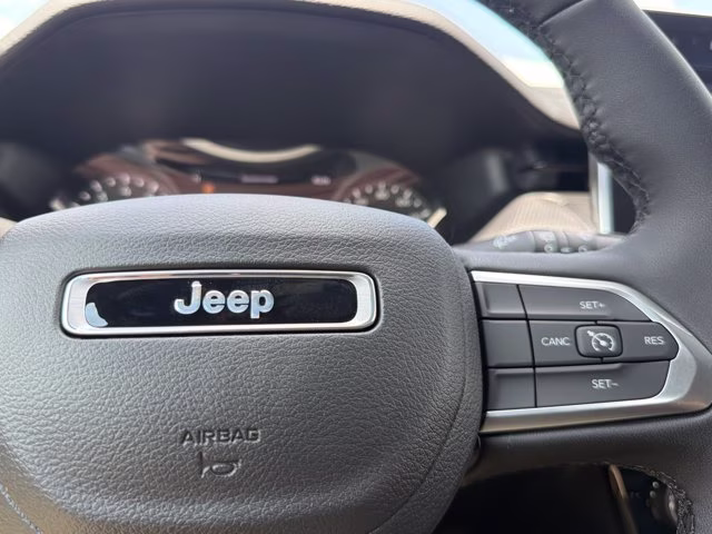 2026 Silver Zynith Metallic Clearcoat Jeep Compass Latitude Altitude 4X4 SUV