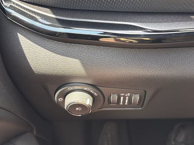 2026 Silver Zynith Metallic Clearcoat Jeep Compass Latitude Altitude 4X4 SUV