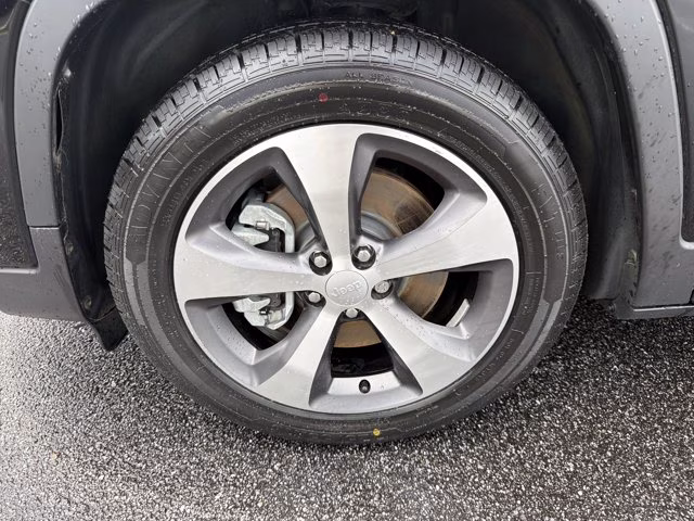 2021 Diamond Black Crystal Pearlcoat Jeep Cherokee Limited FWD SUV