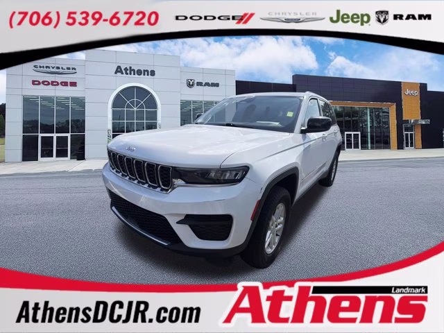2023 Bright White Clearcoat Jeep Grand Cherokee Laredo 4X4 SUV