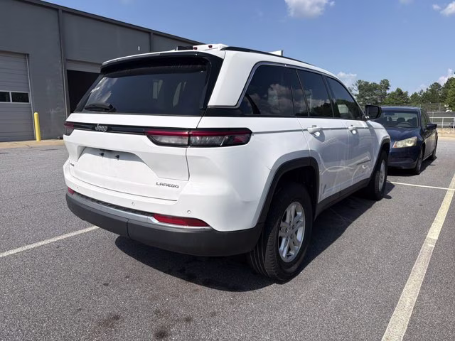 2023 Bright White Clearcoat Jeep Grand Cherokee Laredo 4X4 SUV