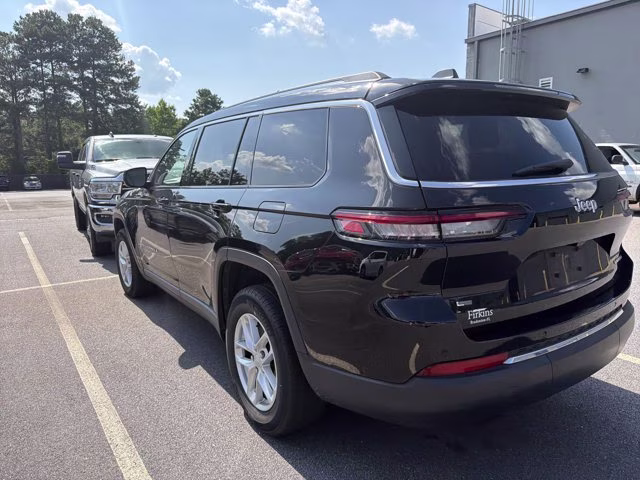 2022 Diamond Black Crystal Pearlcoat Jeep Grand Cherokee L Laredo RWD SUV
