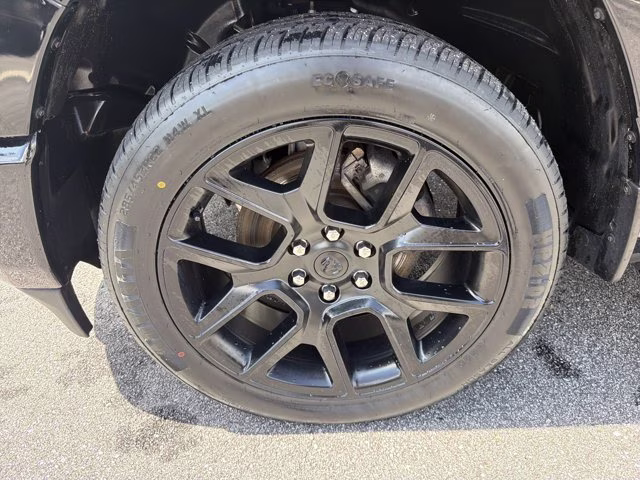 2023 Diamond Black Crystal Pearlcoat Ram 1500 Laramie 4X4 Truck