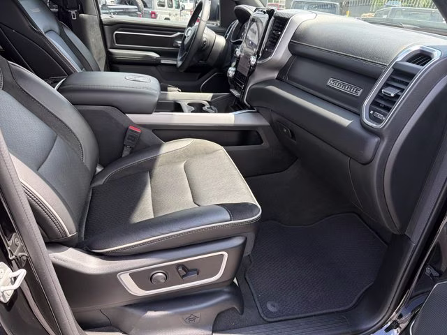 2023 Diamond Black Crystal Pearlcoat Ram 1500 Laramie 4X4 Truck