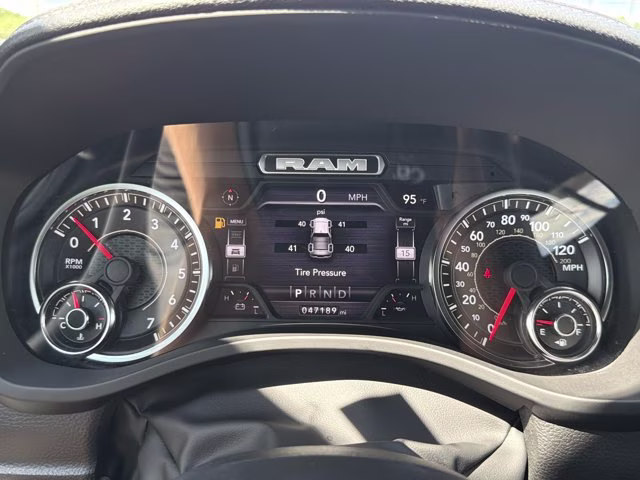 2023 Diamond Black Crystal Pearlcoat Ram 1500 Laramie 4X4 Truck