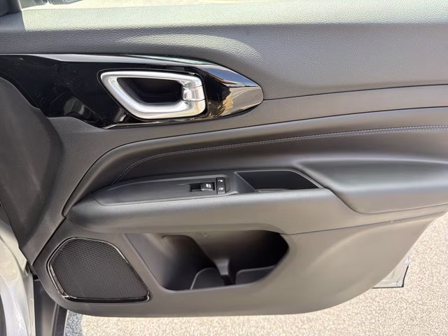 2026 Silver Zynith Metallic Clearcoat Jeep Compass Latitude Altitude 4X4 SUV