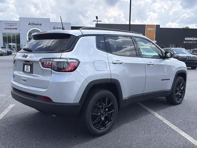 2026 Silver Zynith Metallic Clearcoat Jeep Compass Latitude Altitude 4X4 SUV