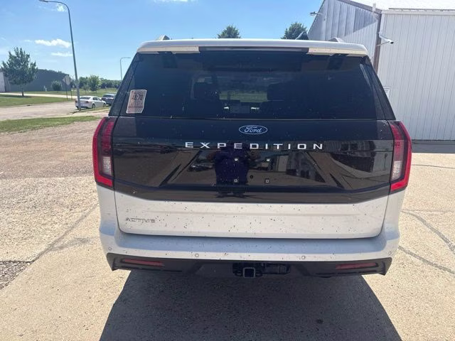 2025 White Metallic Ford Expedition Active 4X4 SUV