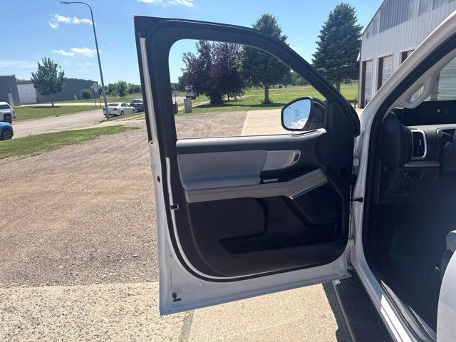 2025 White Metallic Ford Expedition Active 4X4 SUV