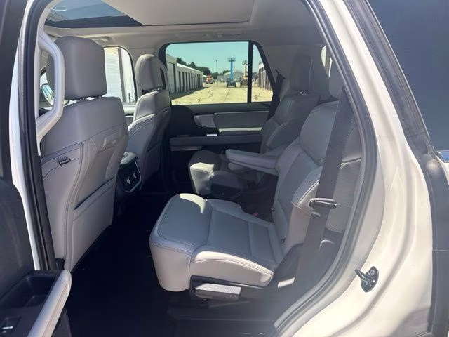 2025 White Metallic Ford Expedition Active 4X4 SUV