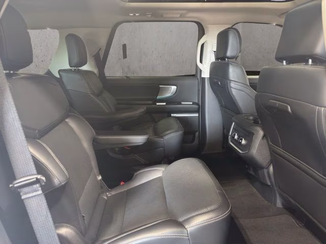 2025 Oxford White Ford Expedition Platinum 4X4 SUV