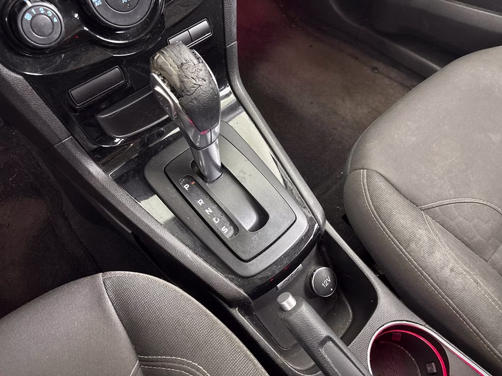 2015 Green Envy Metallic Tricoat Ford Fiesta SE FWD Hatchback