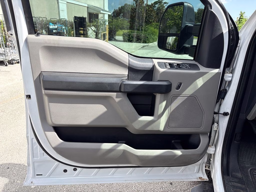2022 Oxford White Ford Super Duty F-250 SRW XL 4X4 Truck