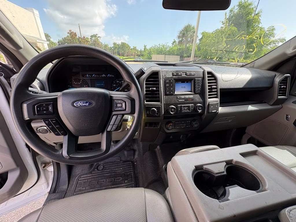 2022 Oxford White Ford Super Duty F-250 SRW XL 4X4 Truck