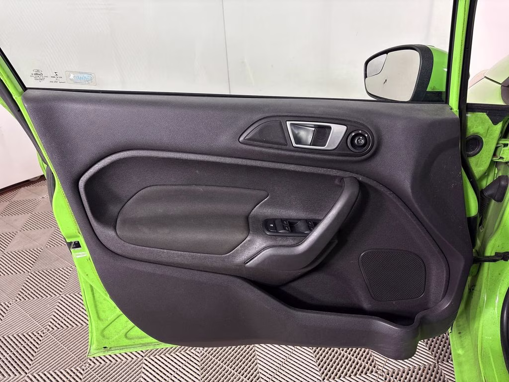 2015 Green Envy Metallic Tricoat Ford Fiesta SE FWD Hatchback