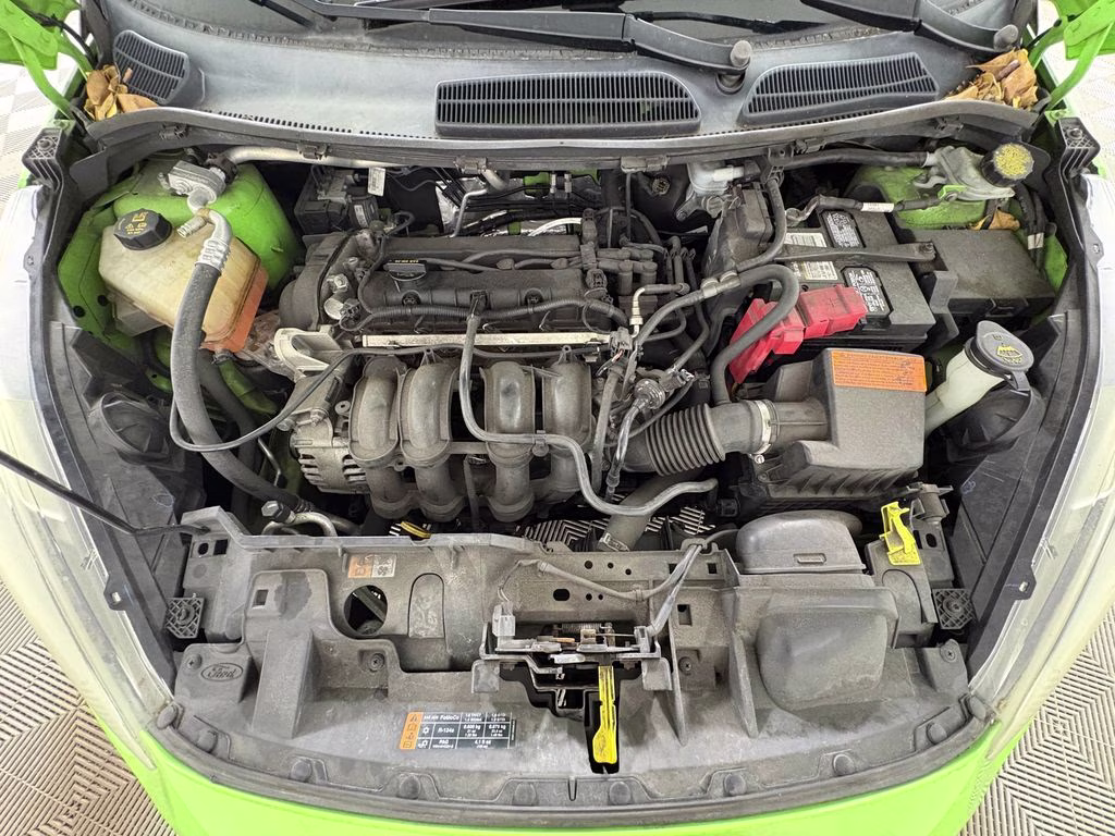 2015 Green Envy Metallic Tricoat Ford Fiesta SE FWD Hatchback