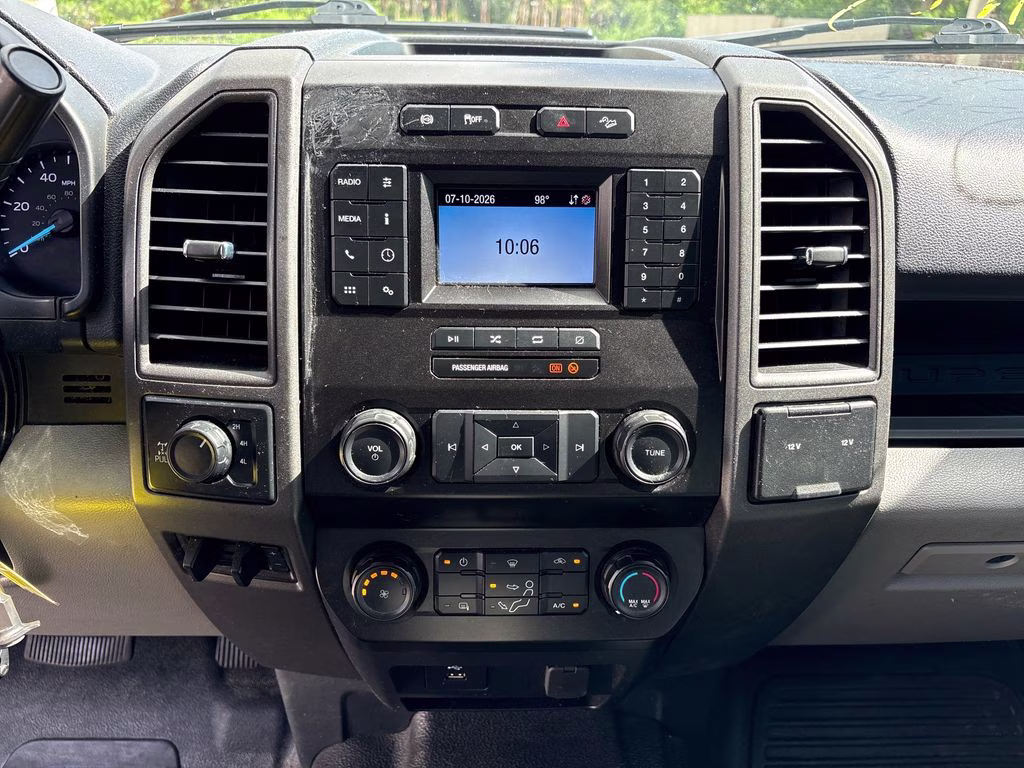 2022 Oxford White Ford Super Duty F-250 SRW XL 4X4 Truck