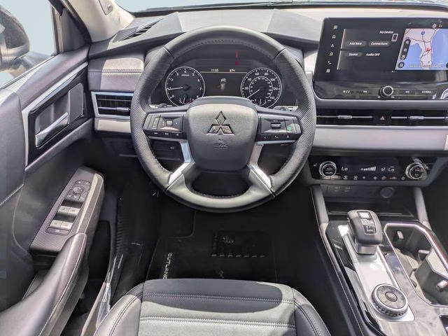 2026 Labrador Black Pearl Mitsubishi Outlander SE FWD SUV