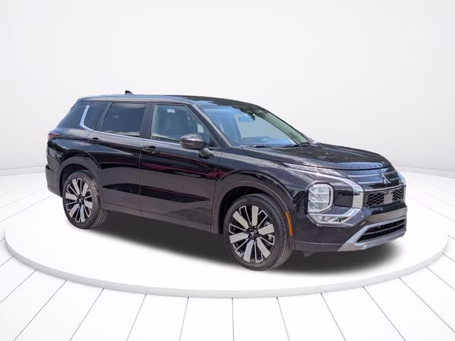2026 Labrador Black Pearl Mitsubishi Outlander SE FWD SUV