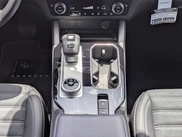 2026 Labrador Black Pearl Mitsubishi Outlander SE FWD SUV