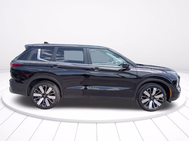2026 Labrador Black Pearl Mitsubishi Outlander SE FWD SUV