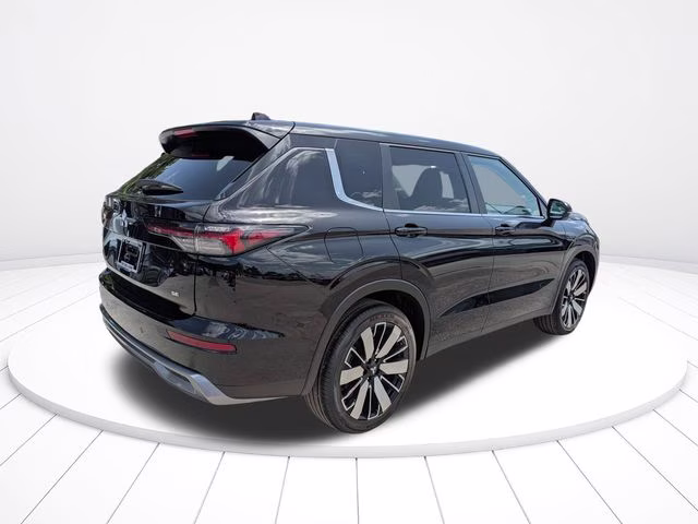 2026 Labrador Black Pearl Mitsubishi Outlander SE FWD SUV