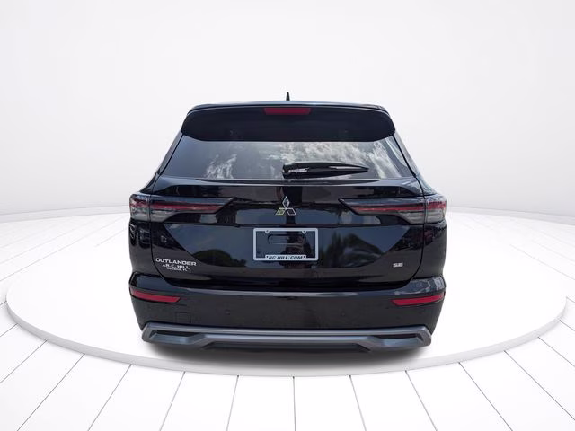 2026 Labrador Black Pearl Mitsubishi Outlander SE FWD SUV