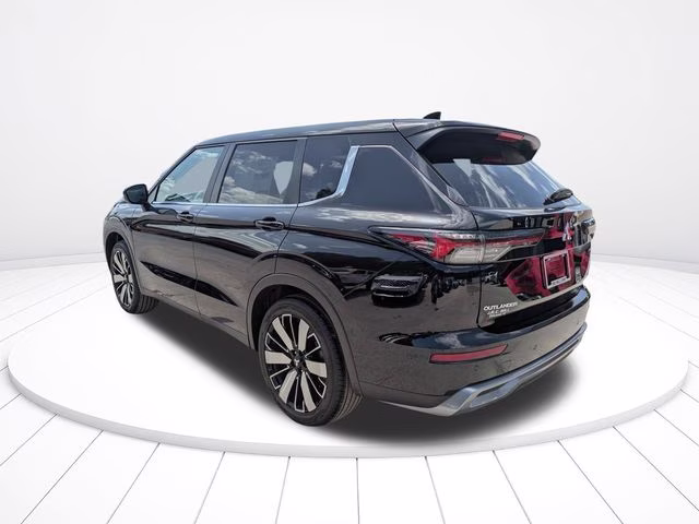2026 Labrador Black Pearl Mitsubishi Outlander SE FWD SUV