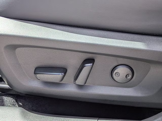 2026 Labrador Black Pearl Mitsubishi Outlander SE FWD SUV