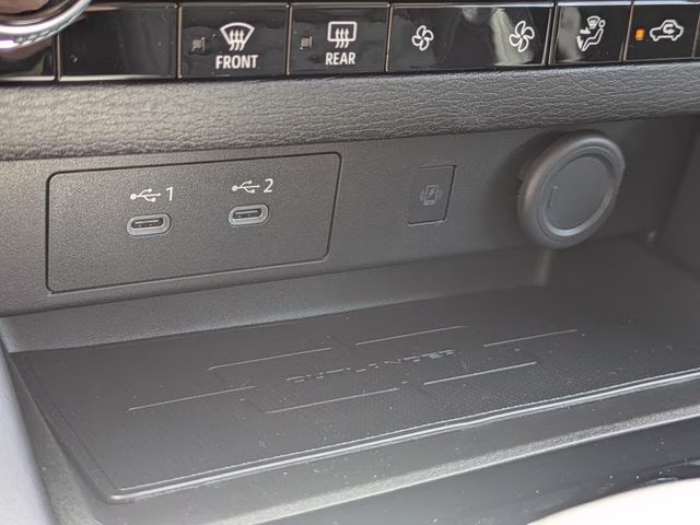 2026 Labrador Black Pearl Mitsubishi Outlander SE FWD SUV