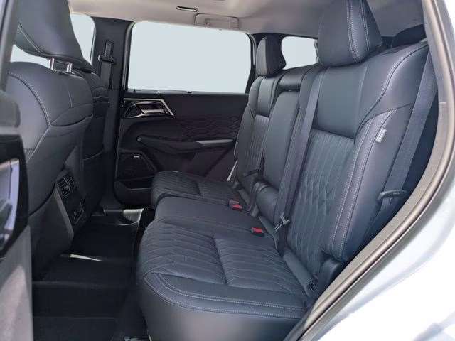 2026 White Diamond Mitsubishi Outlander SEL FWD SUV